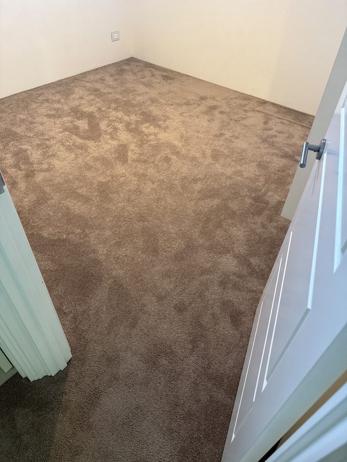 Room 2 in Alkimos before cleaning